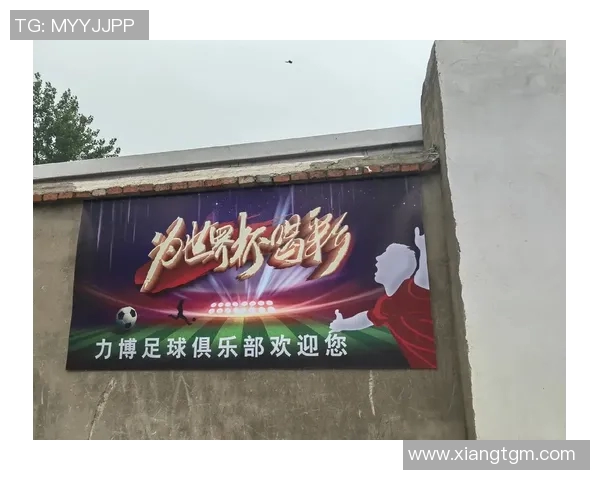 广州足球明星在绿茵场上激情奔跑展现风采带动城市足球热潮