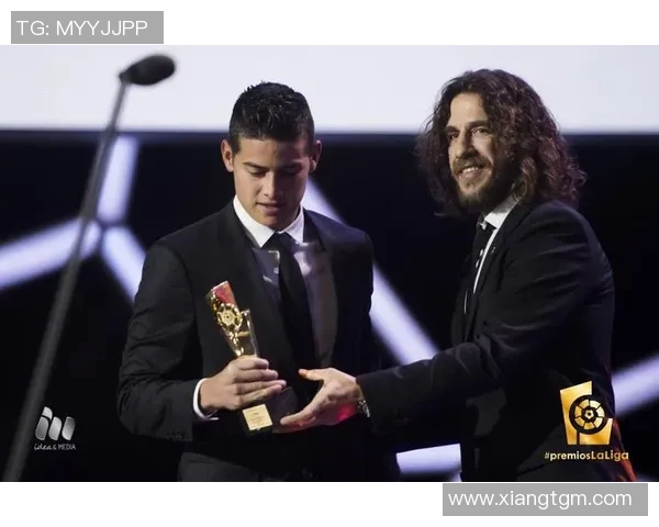 足球明星握手礼仪与见面手势解析及其背后文化意义探索 足球明星握手礼仪与见面手势解析及其背后文化意义探索